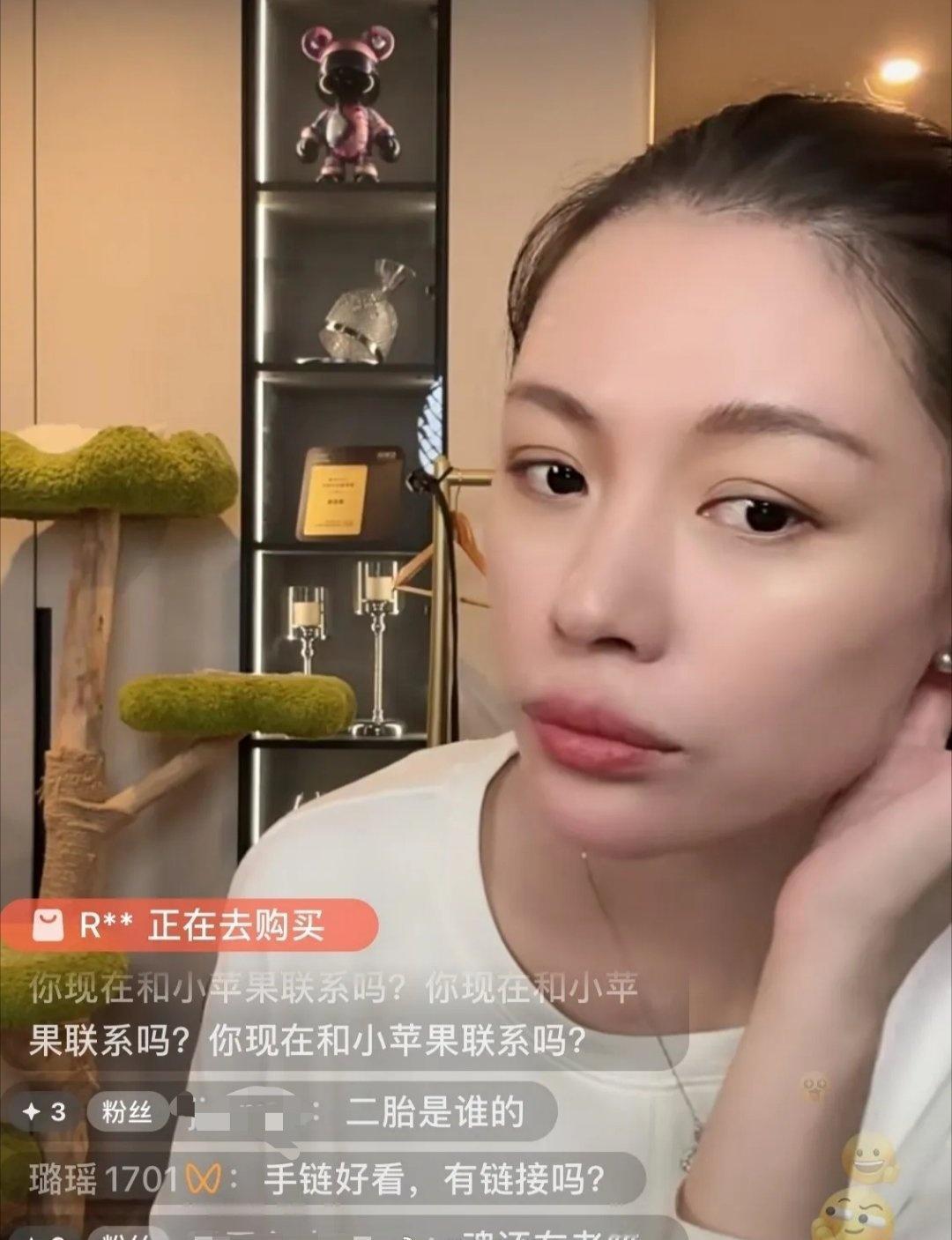葛荟婕说：生了小苹果后又怀了二胎。8月23日晚，葛荟婕在蝴蝶号开播，讲述自己的故