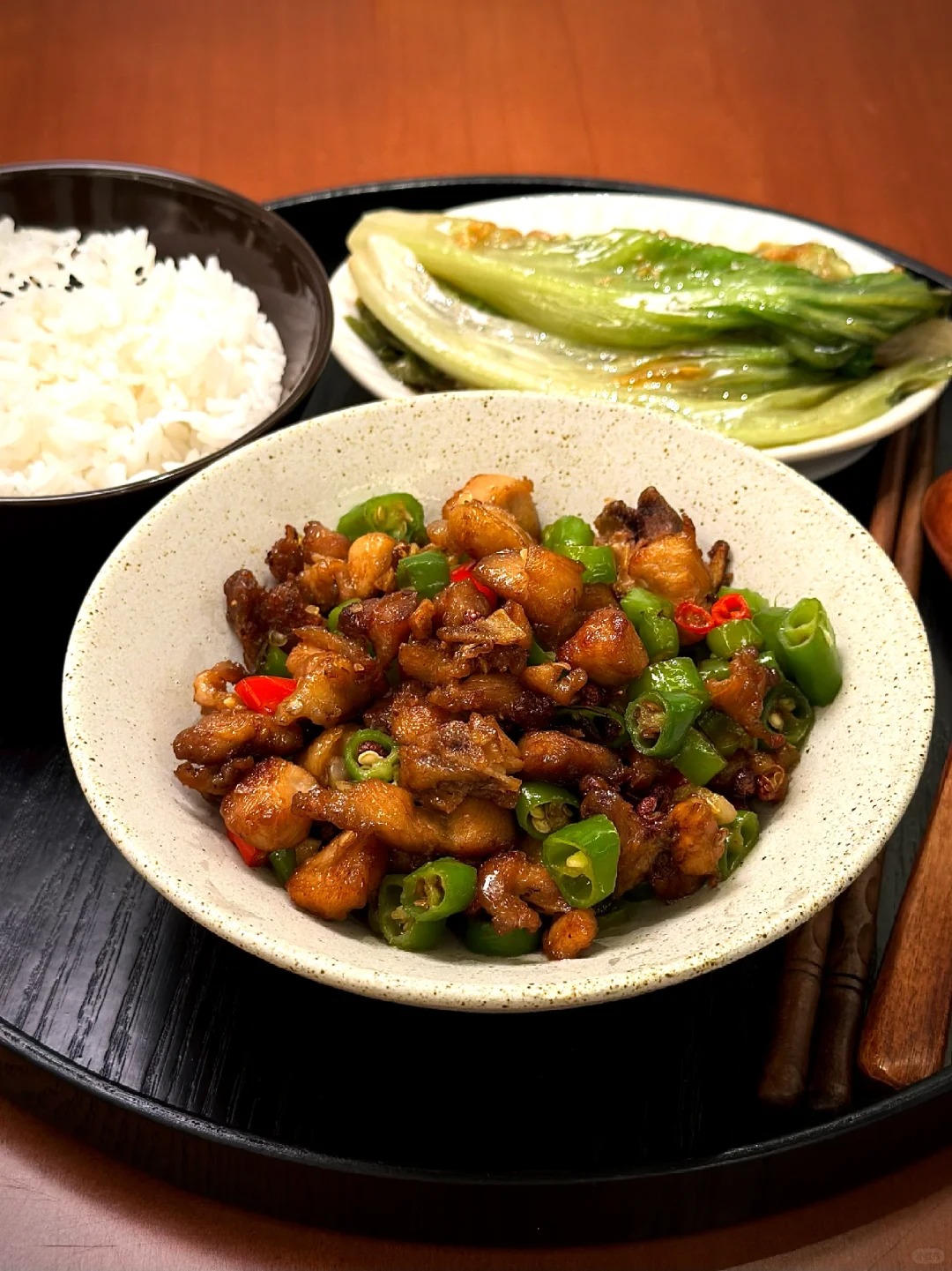 晚餐：尖椒鸡丁+蚝油生菜