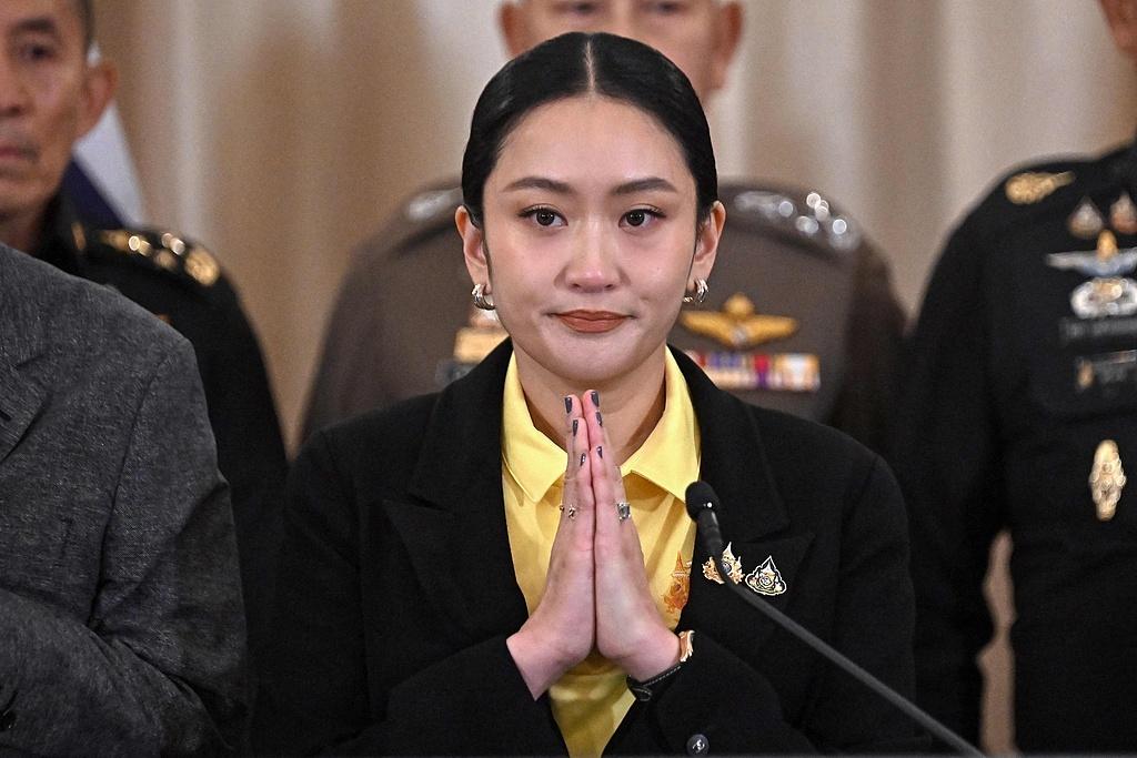 6000人让她下台，佩通坦搬出泰王来撑腰，不听中国劝的洪森要栽了。佩通坦电话泄密