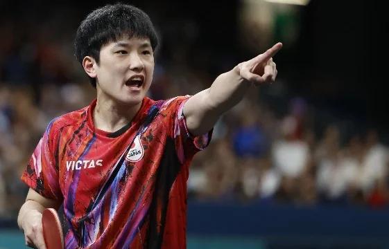 又医疗暂停了小张本。打不过就是打不过，一天天憋着劲要干国乒？国乒哪里得罪你了？忘