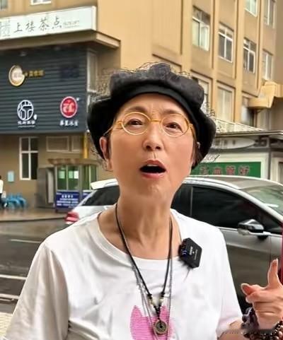 风华绝代石榴姐，岂是浪得虚名！一提苑琼丹，好多人先想起《唐伯虎点秋香》里香肠