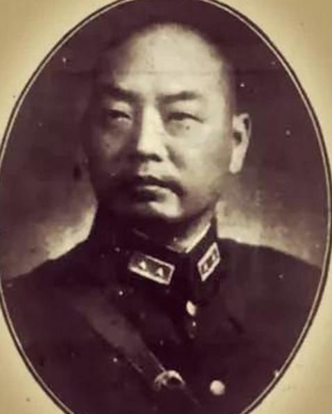 1947年2月，叛变十一天的郝鹏举被俘，当看到戴的脚镣上刻着的四个熟悉的大字后，