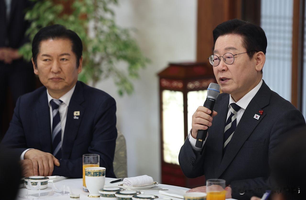 党内裂痕彻底摆上台面！李在明刻意避见郑清来，民主党权力暗战爆发韩国政坛再起剧