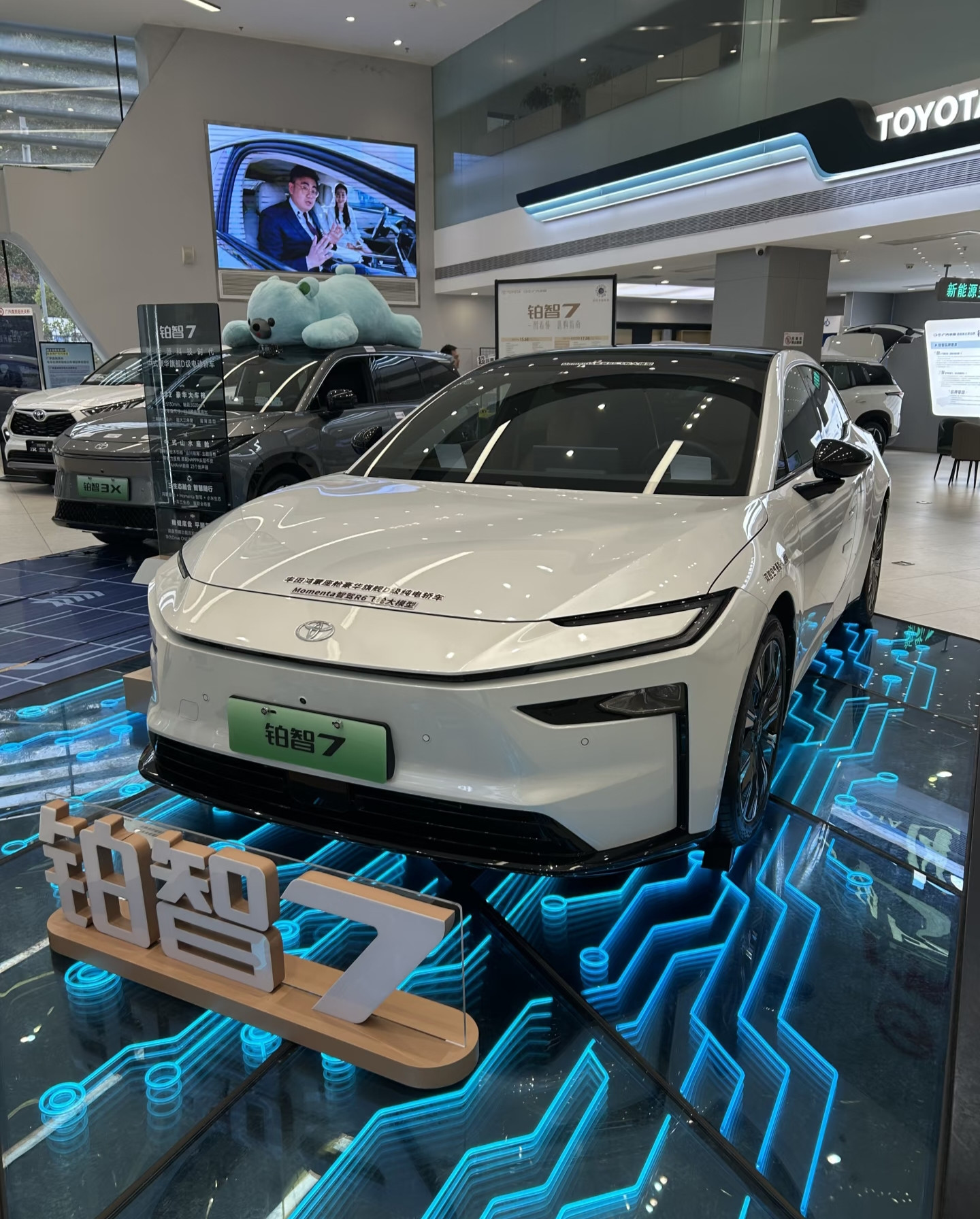 看完广汽丰田铂智7发布会，最戳我的还是双腔空气悬架和10年/30万公里质保这组组