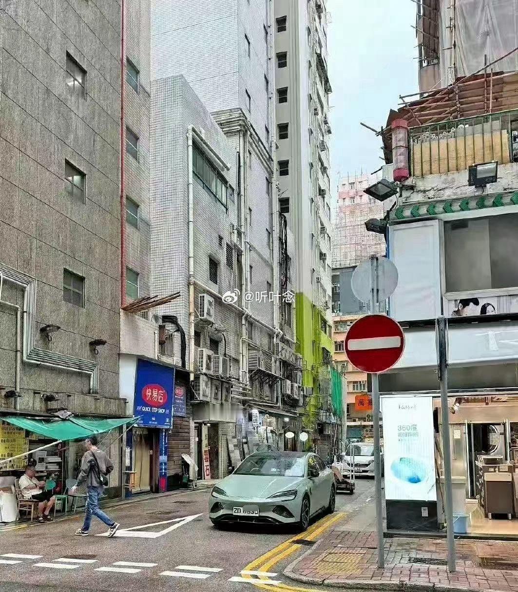 真奇怪拉到香港，车居然变高级了​​​