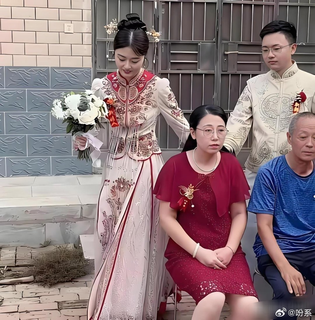 新娘要不就换个人嫁了吧，你看看这一家人都不太高兴
