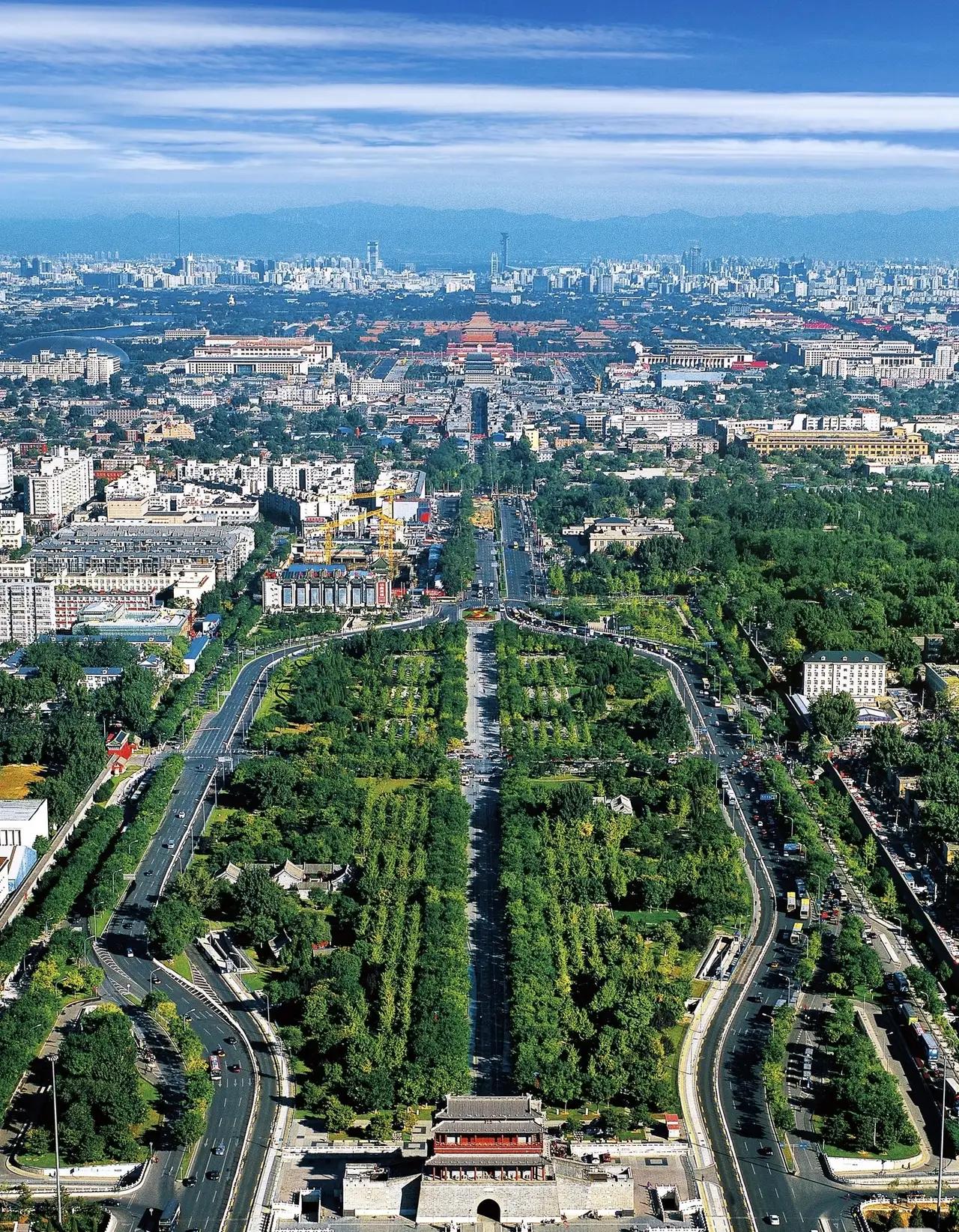 在北京永定门周边，没想到如今市政府把这里开发成大片绿化带花园，还能看到完美的永定