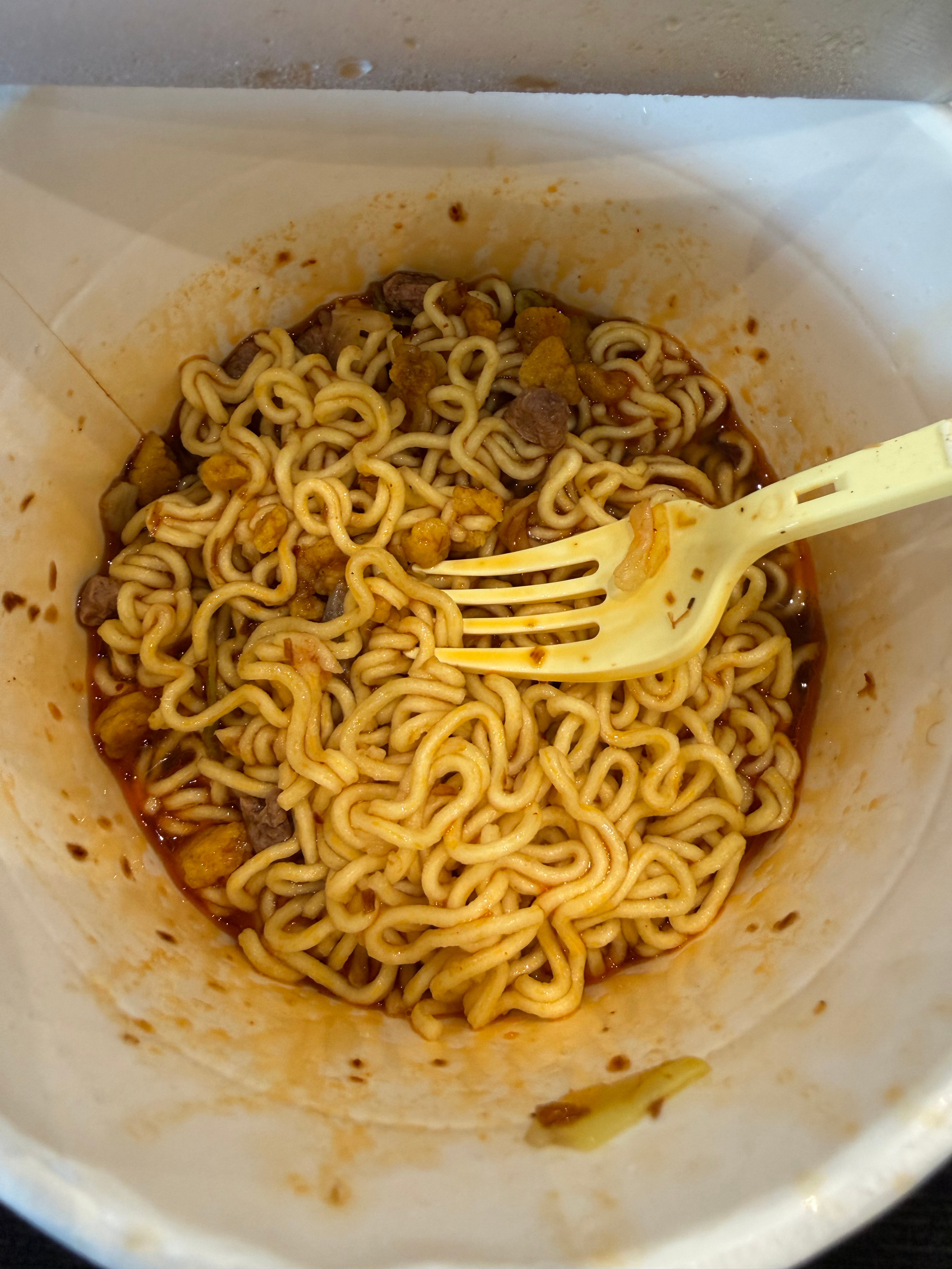 横扫疲惫，到机场必须得吃一口泡面！