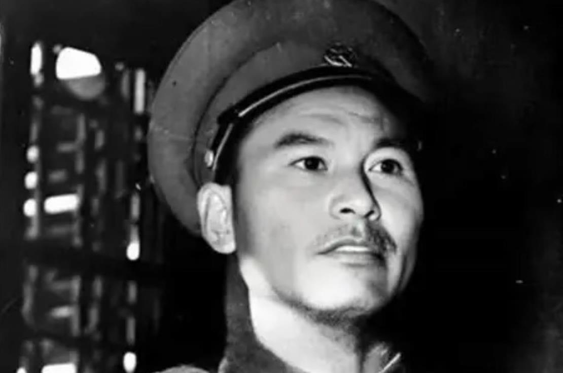 1957年，解放军副师长驾驶小船跑到台湾，毛主席大怒，立即叫来罗瑞卿处理这件事，