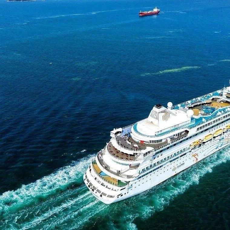 就因为60万美元油费付不起，“蓝梦之歌”号直接被扣在北海港，一停就是两个多月，背