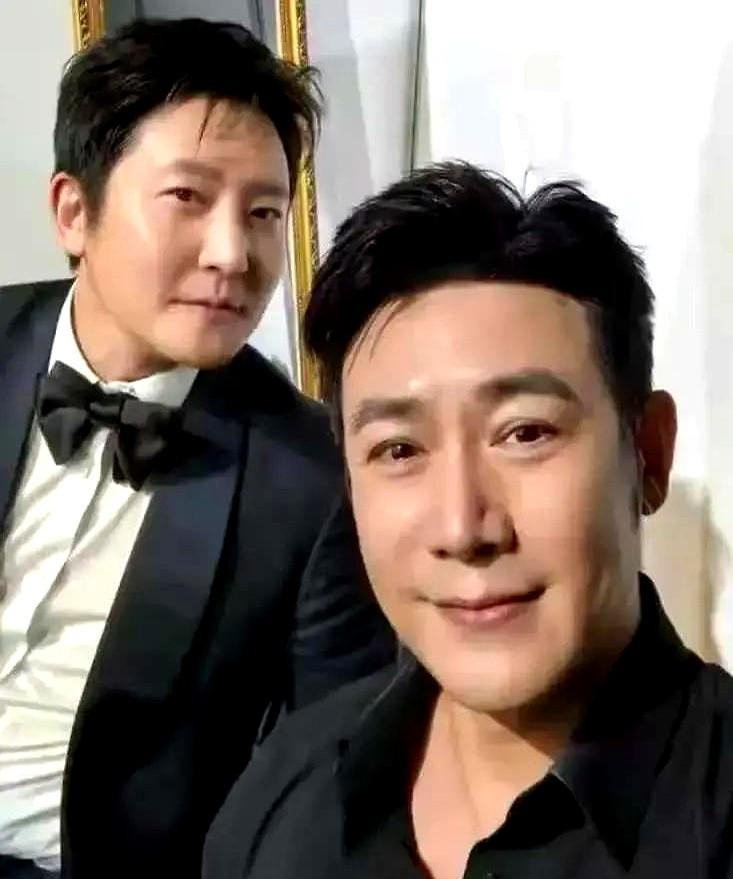 娱乐圈的塑料情见多了，陆毅和郭京飞这对连襟是真钢筋混凝土。两人都从上海戏剧学
