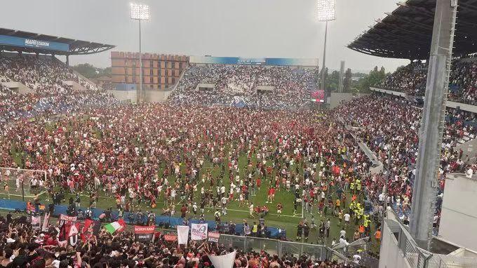 其他球队怎么称呼AC米兰会让人感觉你尊重他？尊重AC米兰的叫法1、AC米兰