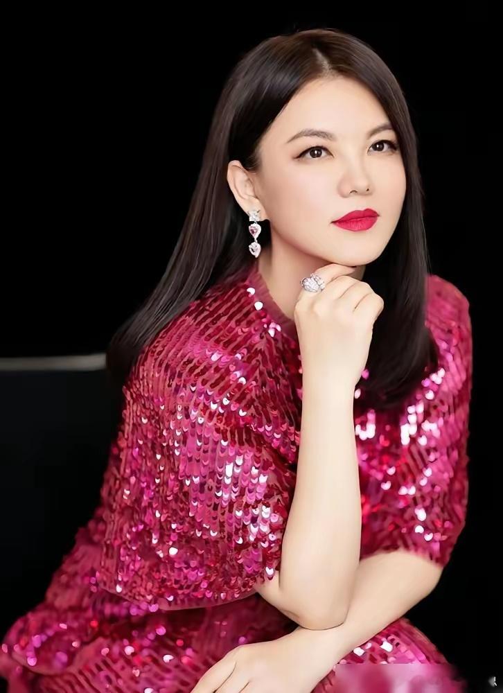 在一个节目上，李湘坦言：“有一天我喝了一杯冰奶茶，然后第二天起来我的背就疼了，疼