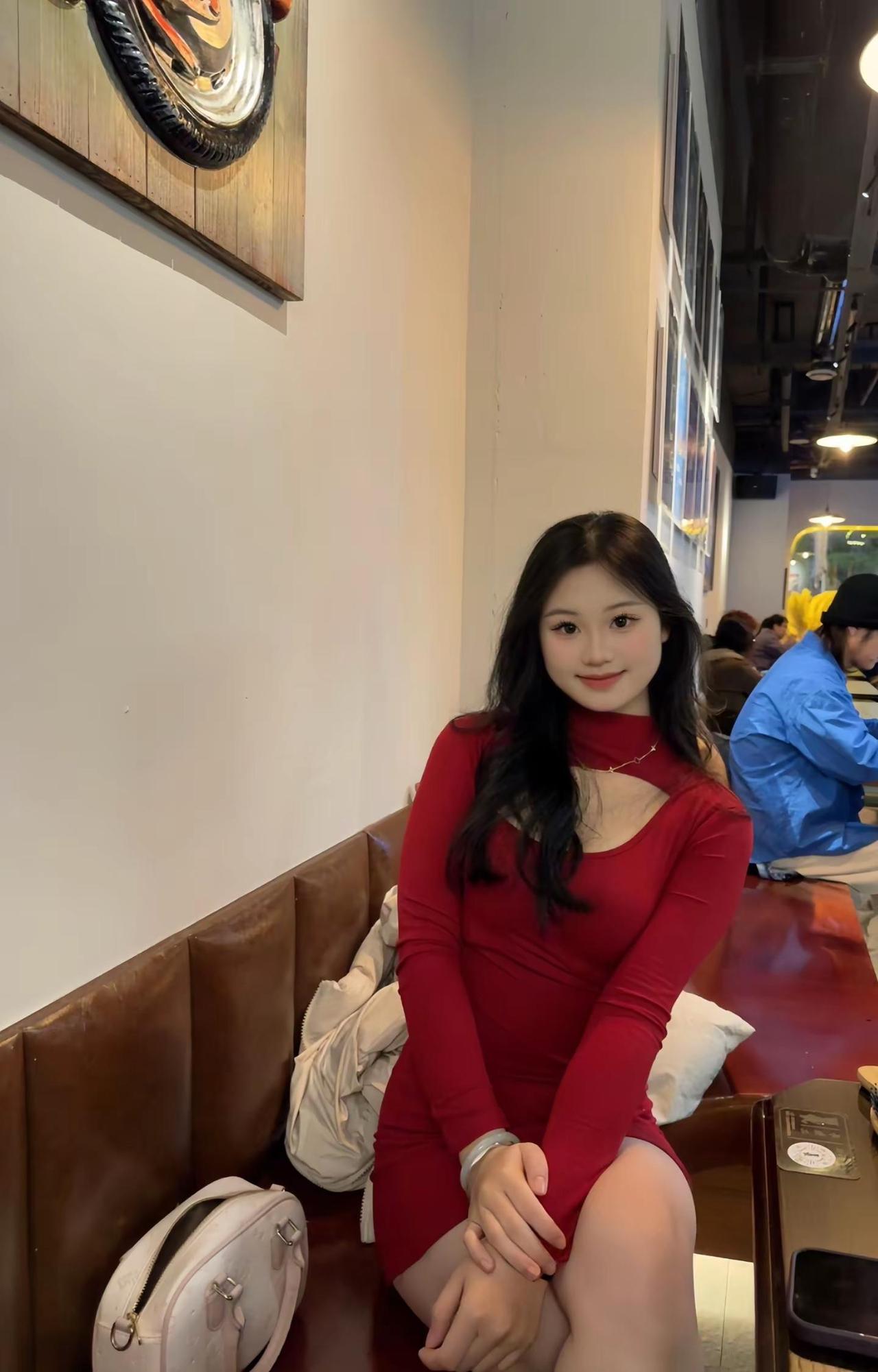 说什么又爱又恨的其实春梦噩梦都是我的脸吧红裙