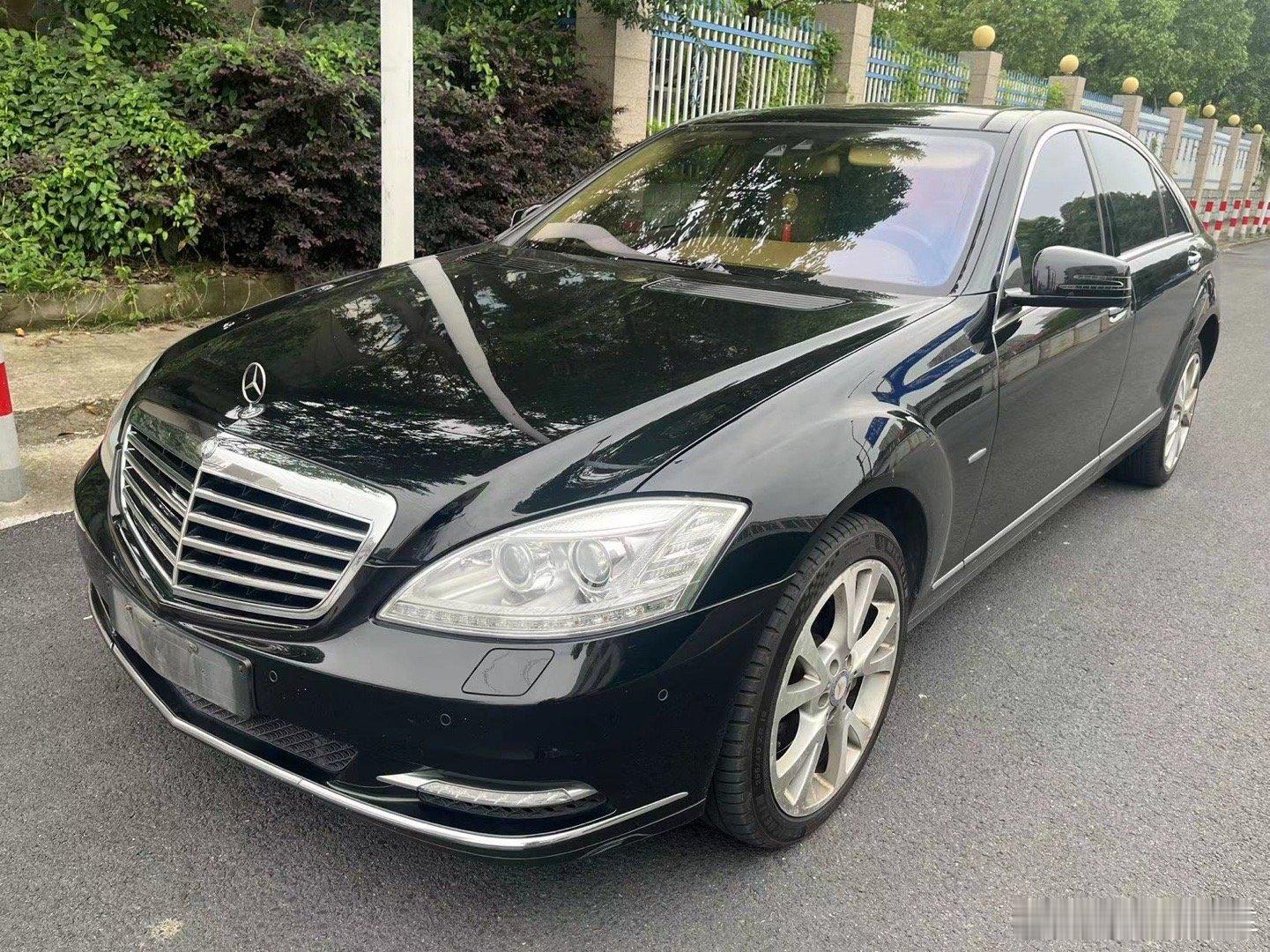 2013年7月奔驰S500L、新车200多、配置到顶、现在只要一半附加税、价格1