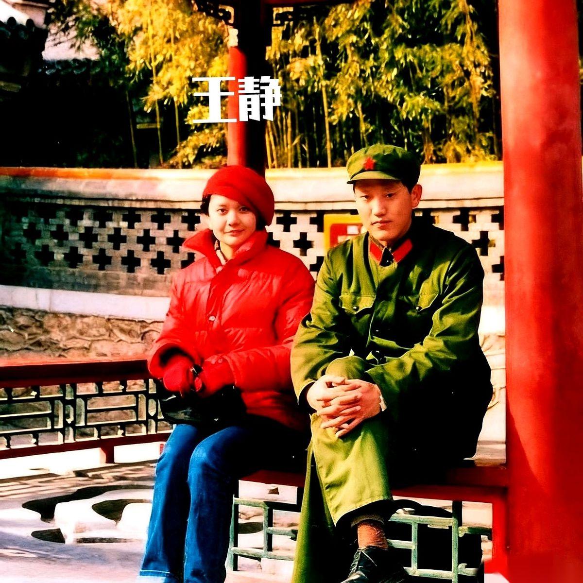 90年，前脚刚跟原配孔祥明离了婚，后脚就娶了歌唱家王静。为啥？因为人家肚子里