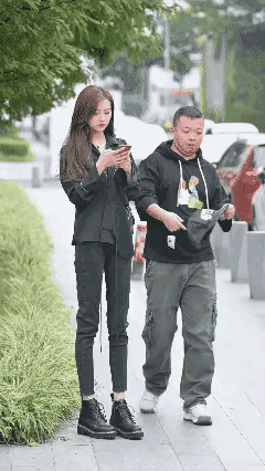 小兄弟，装得有点过了