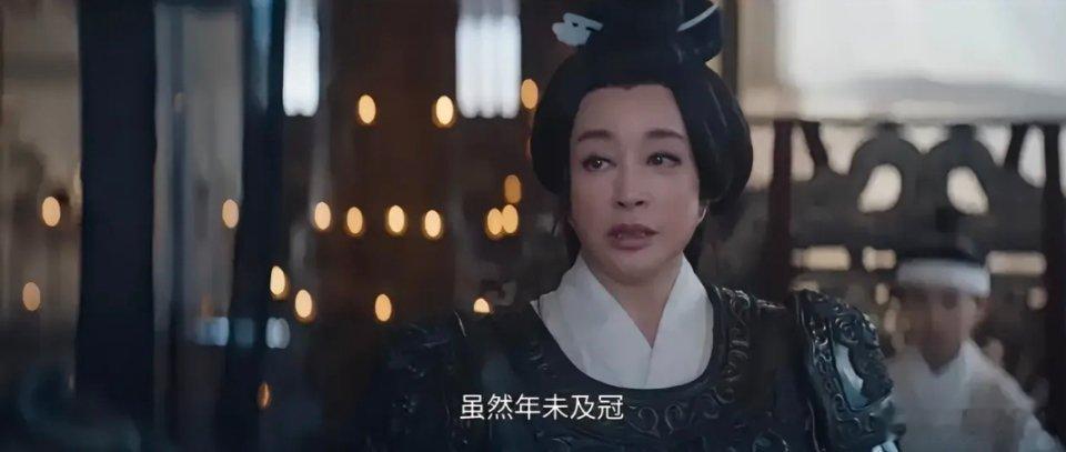 在《折腰》的风云变幻中，魏家祖母徐氏堪称当之无愧的定海神针！接连痛失丈夫、儿子与