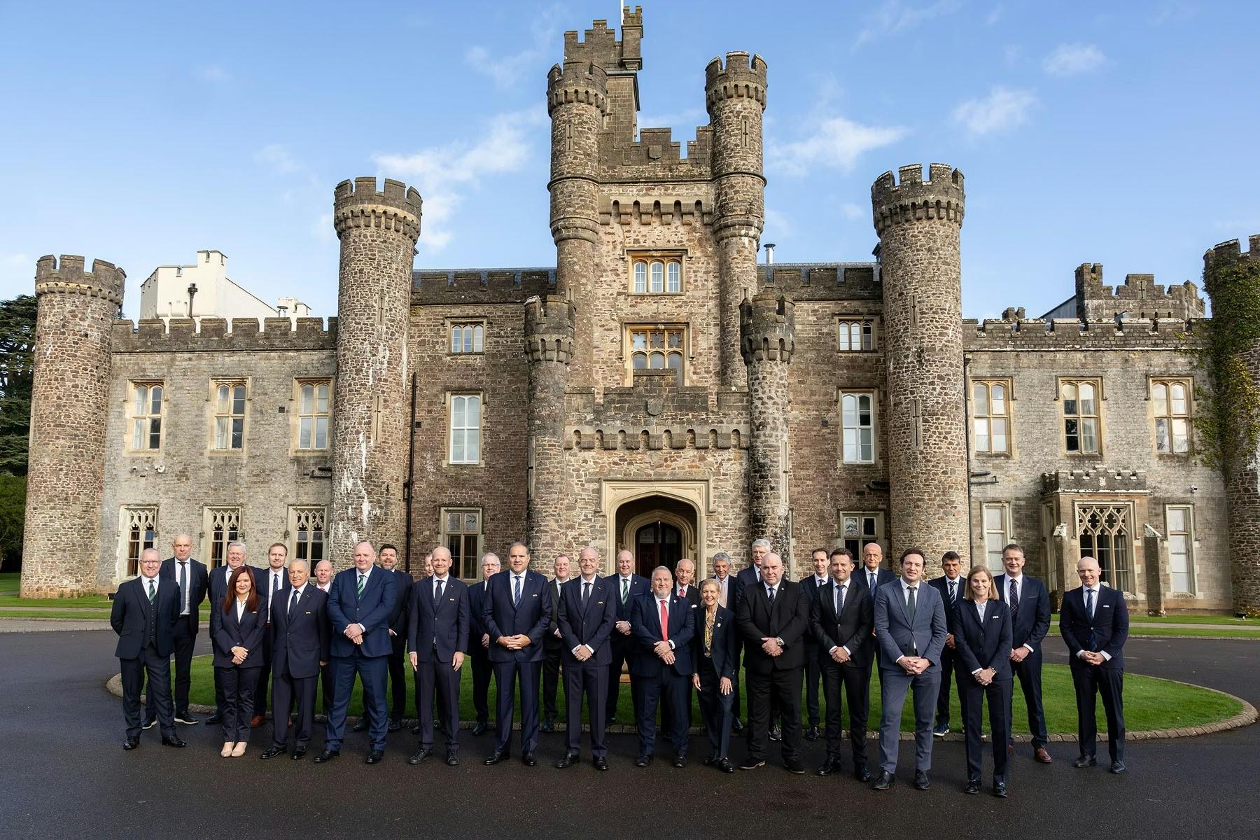 IFAB官宣多项新规: 界外球与换人倒计时, VAR介入范围扩大