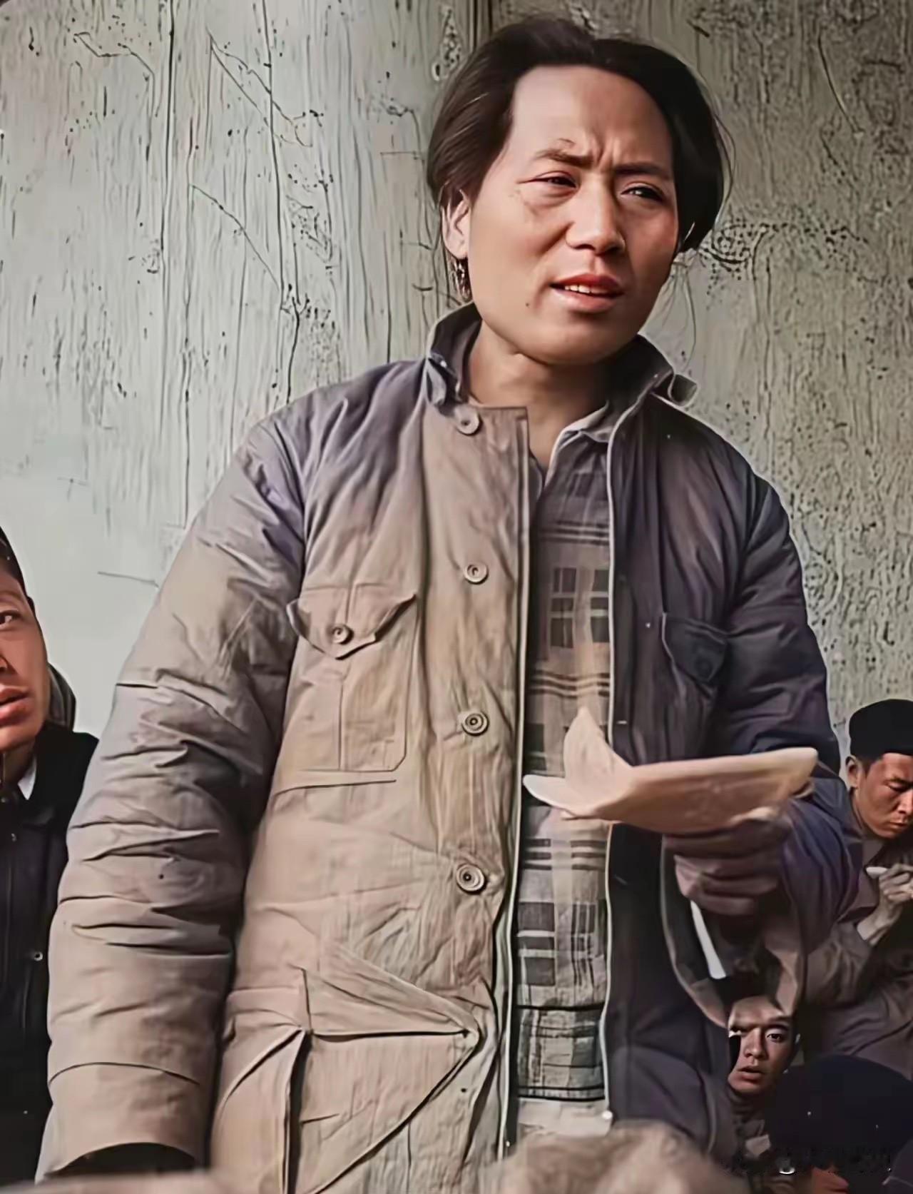 其实真正的毛主席是这样的，骨瘦如柴，瘦的脱相，穿的破破烂烂，经常吃不饱，现实太让