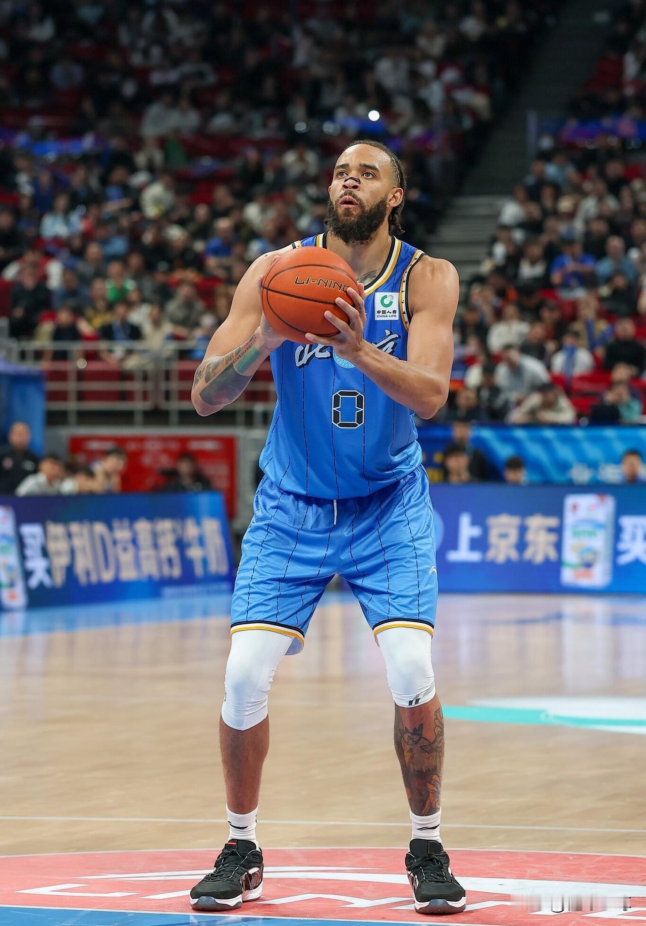 同样是NBA球员，麦基和怀特塞德差距咋这么大呢？在今晚进行的CBA季后赛半决