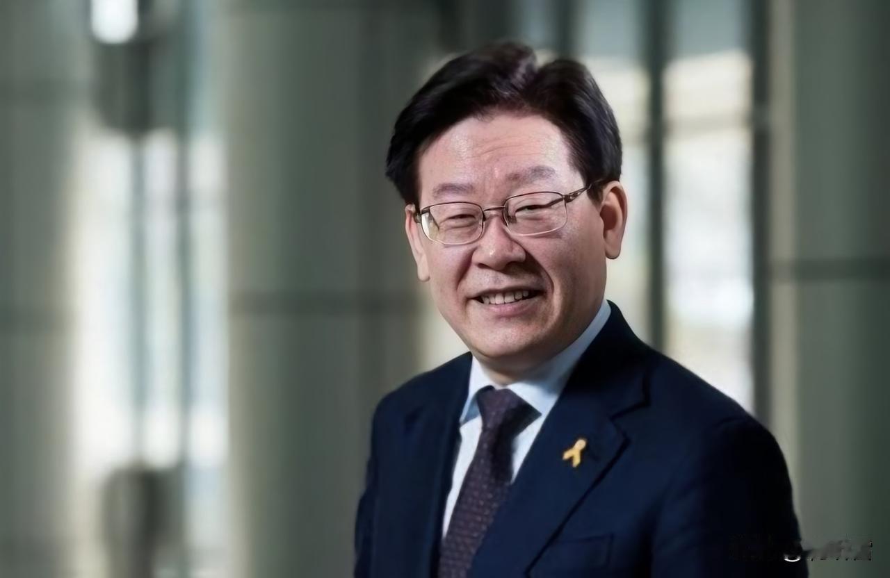 韩国总统李在明，这回真是豁出去了，大手一挥，不打算再给老美当小弟了。他直