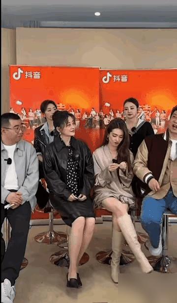 34岁的陈昊宇把路走窄了。梅婷面前猛抖腿、玩纸飞机，这种素质也能当主演？直