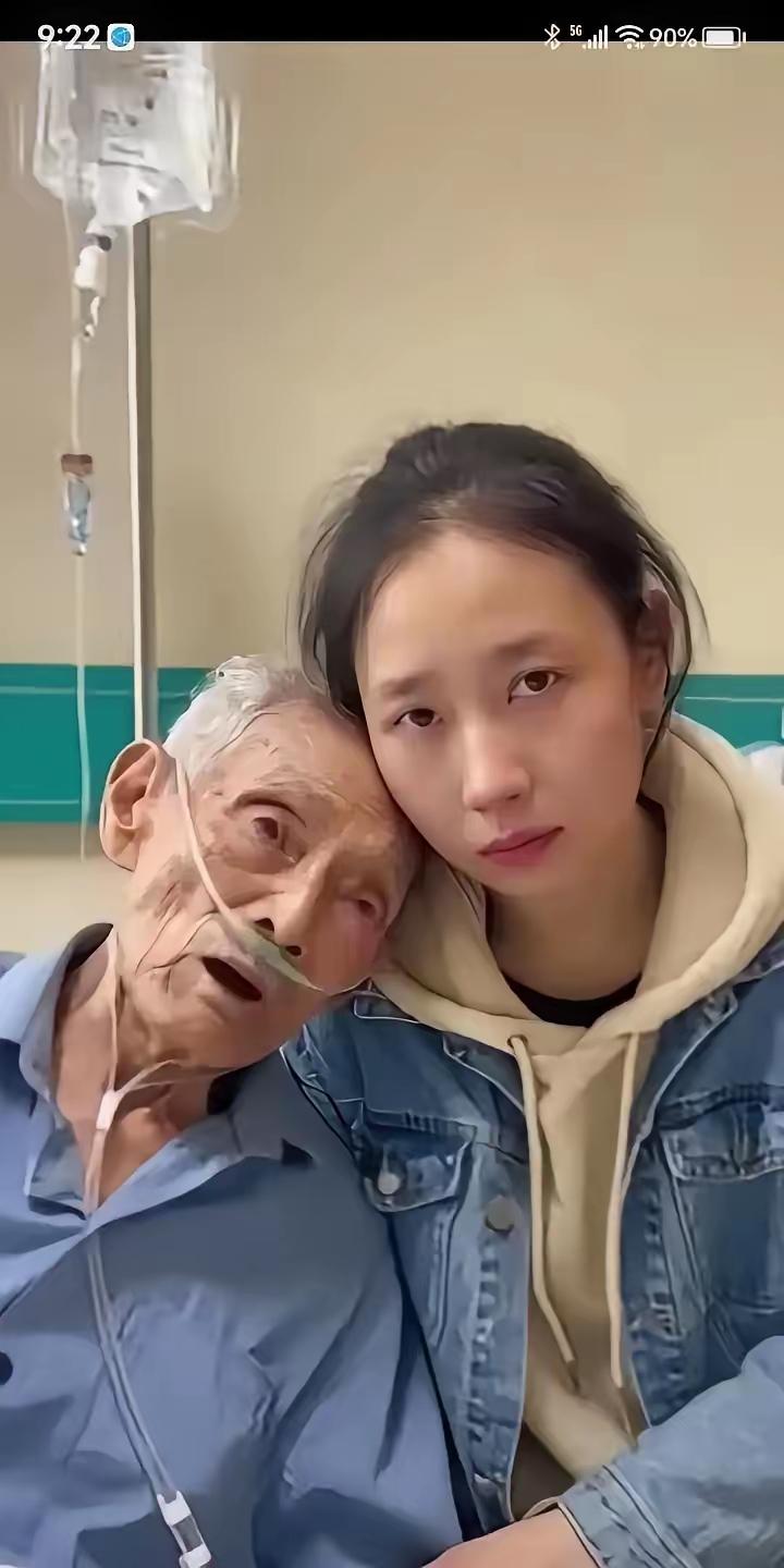 看哭了！爸爸查出癌症晚期后，心里最惦记的就是女儿的终身大事。那天他紧紧攥着女儿的