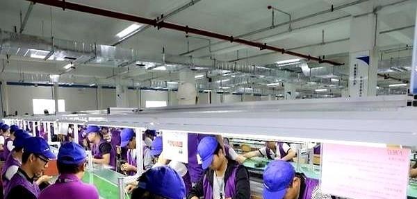 堂妹在深圳的立讯精密总部上班，公司给她的基本工资是4500元，岗位津贴是1000