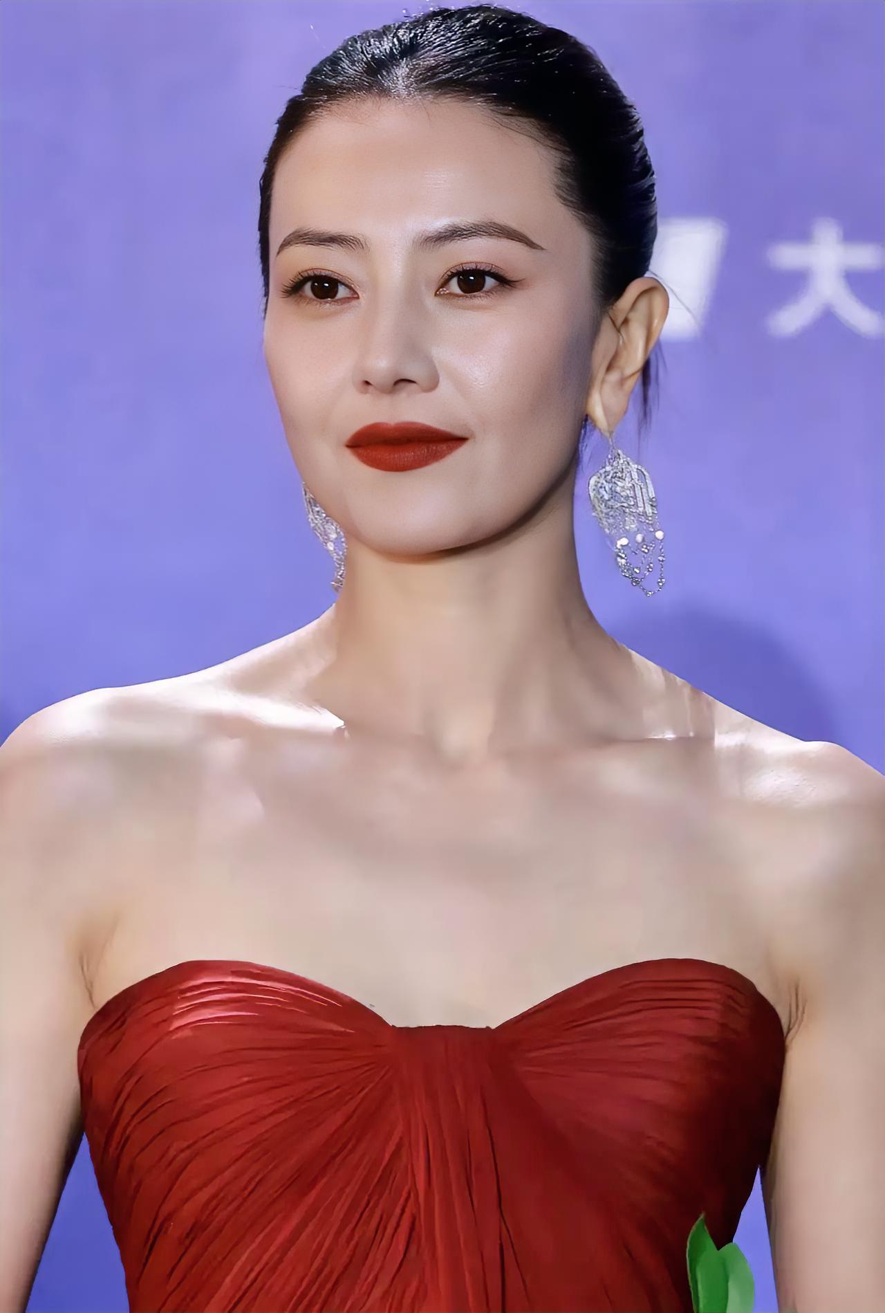 高圆圆红色系[比心]