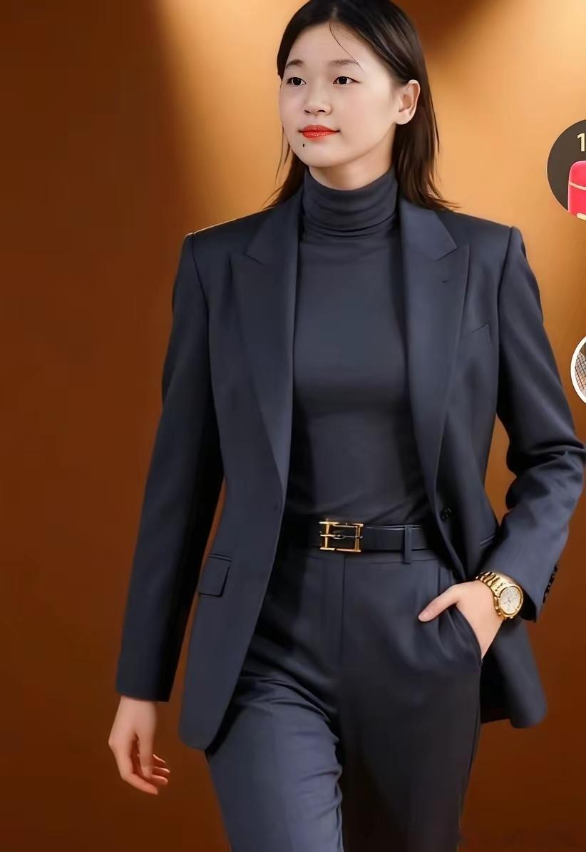 真的没想到啊！全红婵的职业装大片会这么好看！以往她总是身着运动服，在跳台上绽放光