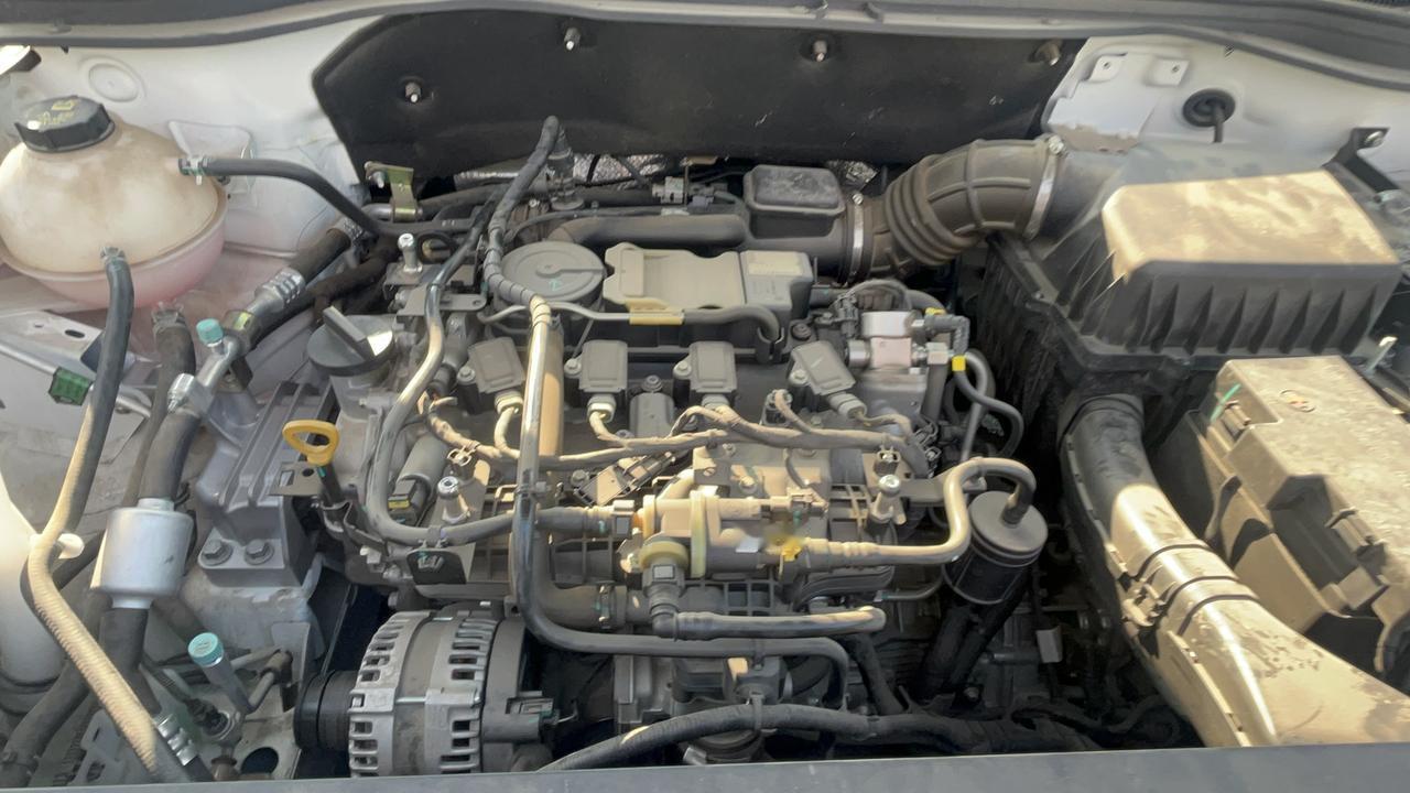 去做保养，维修店说我刹车油变质、水箱要清洗，忽悠我加了3个项目多花500多。后来