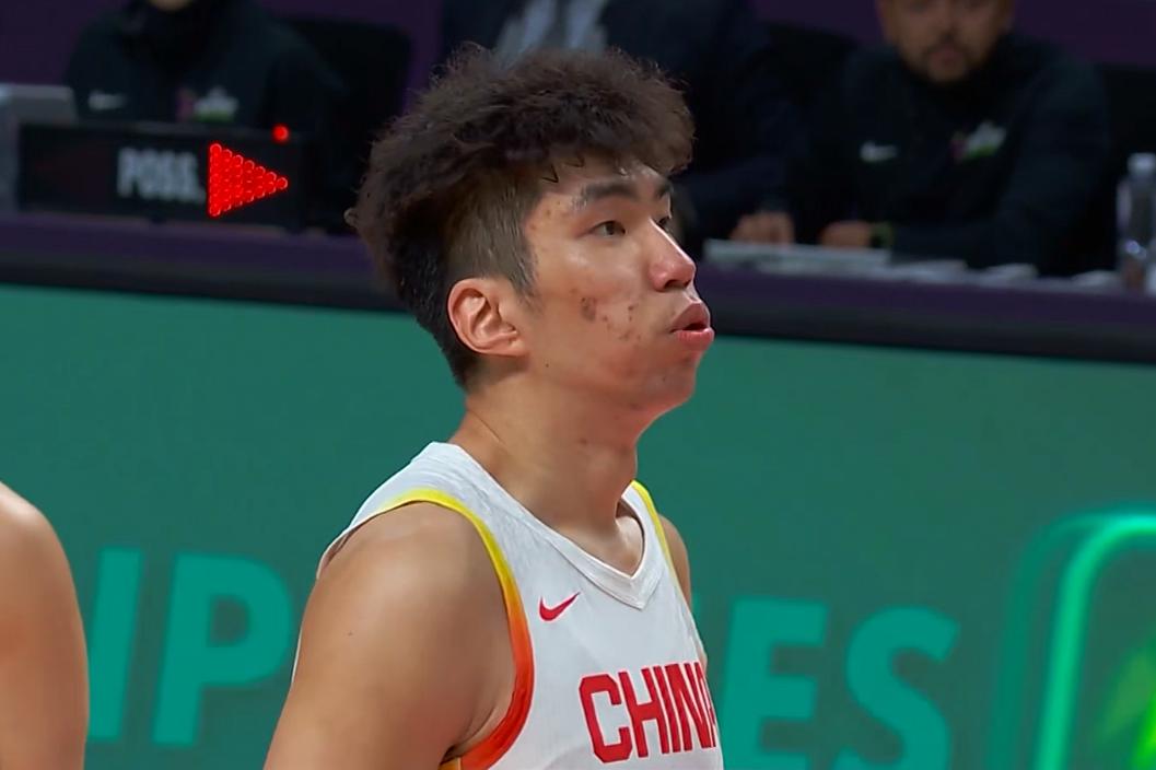 出场19分钟得0分!中国男篮中锋表现令人失望,球迷:想打NBA,就是做梦!西乙