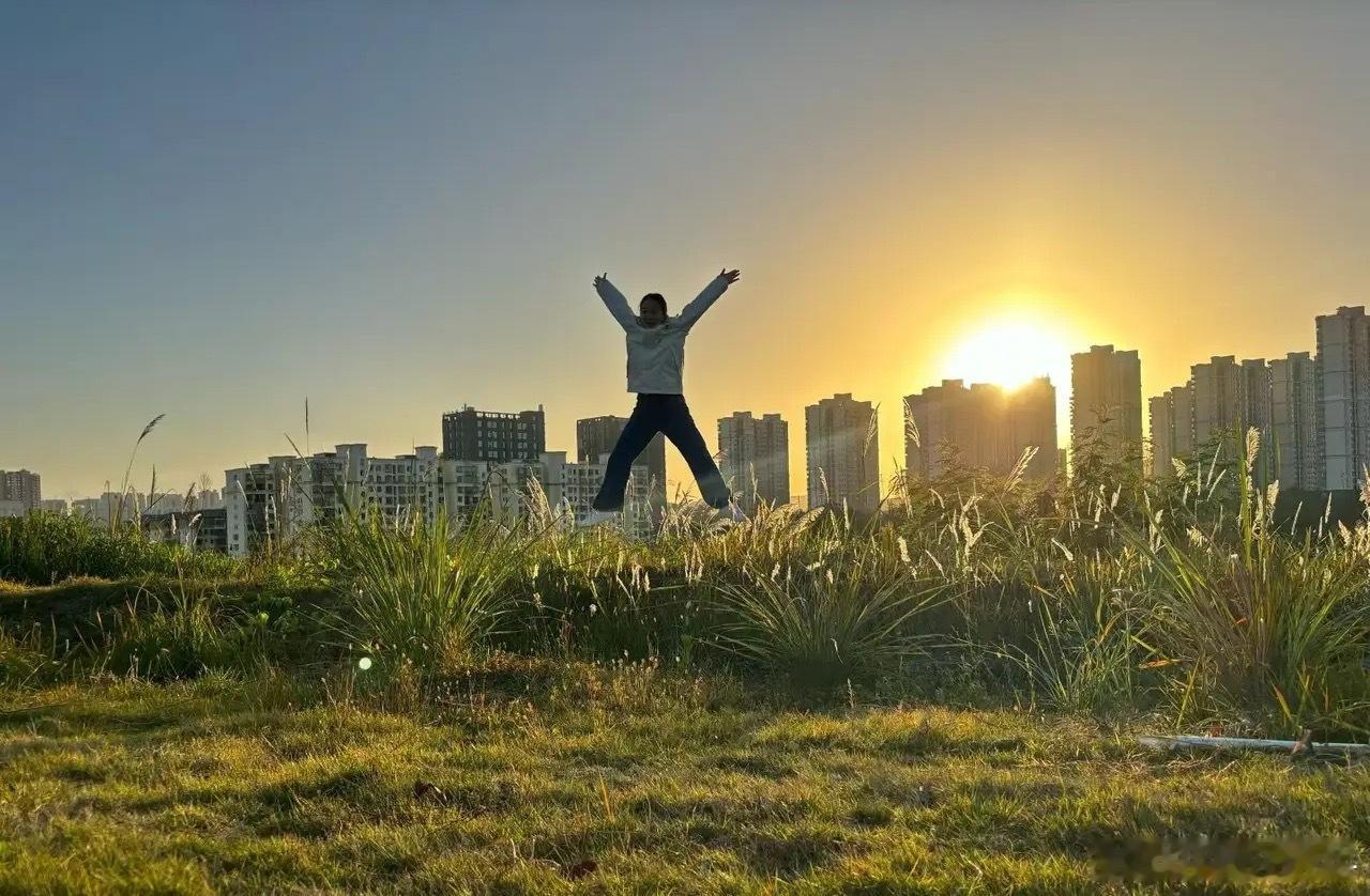 底部放量的十大个股1.海昌新材——倍量10.76、通用设备业2.三联虹普——倍量