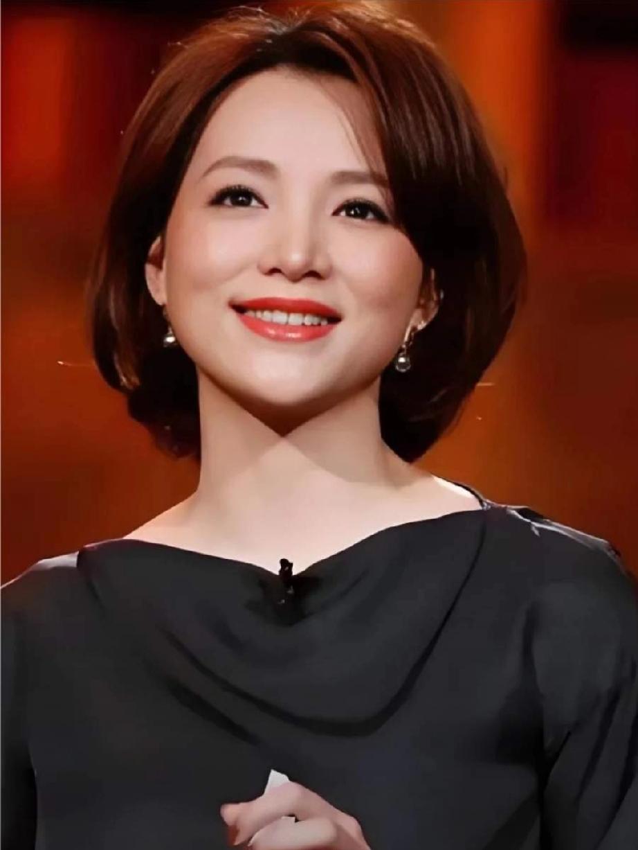 同是离开央视，董卿和周涛现状对比，差距一目了然同为前央视“