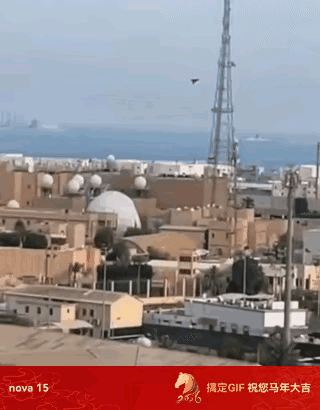 伊朗无人机打击美国军事基地的雷达站视频。现代战争颠覆了过去的打法，美国的雷达站居