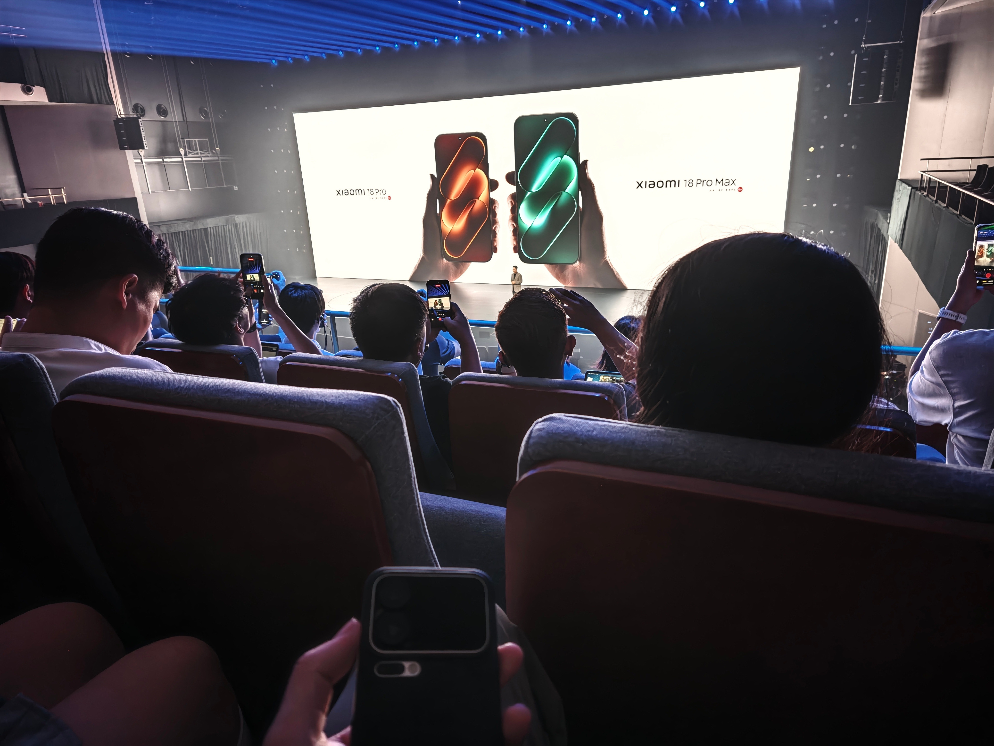 小米18Pro也算是年货了，结果反响这么大，有点没想到啊。看来销量好确实让有些家不满意咯～不管喜欢小