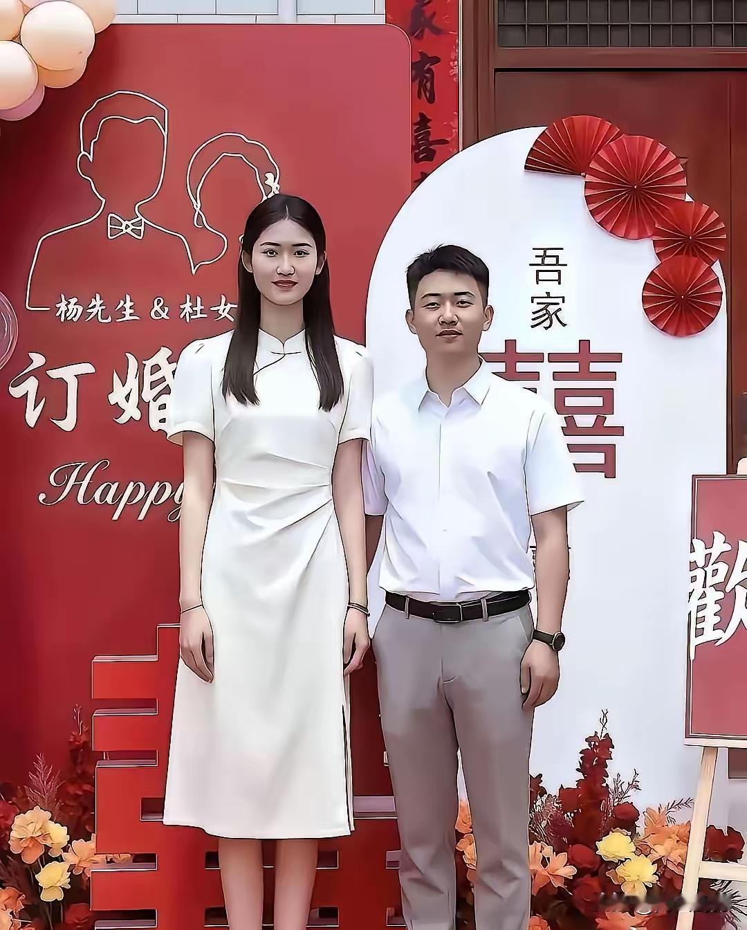 我表妹找一个男朋友比她矮一大截。他男朋友是设计师，身高1.72米，工资一个月一万