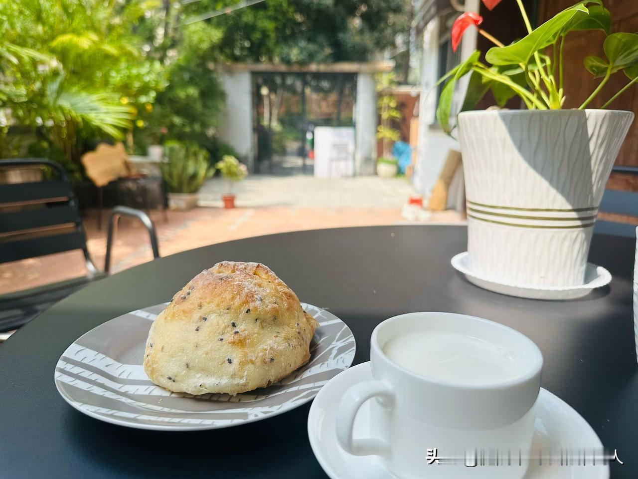 我堂妹才是真的人间清醒。她和丈夫白手起家，从挤出租屋到坐拥两套全款房、一间商铺