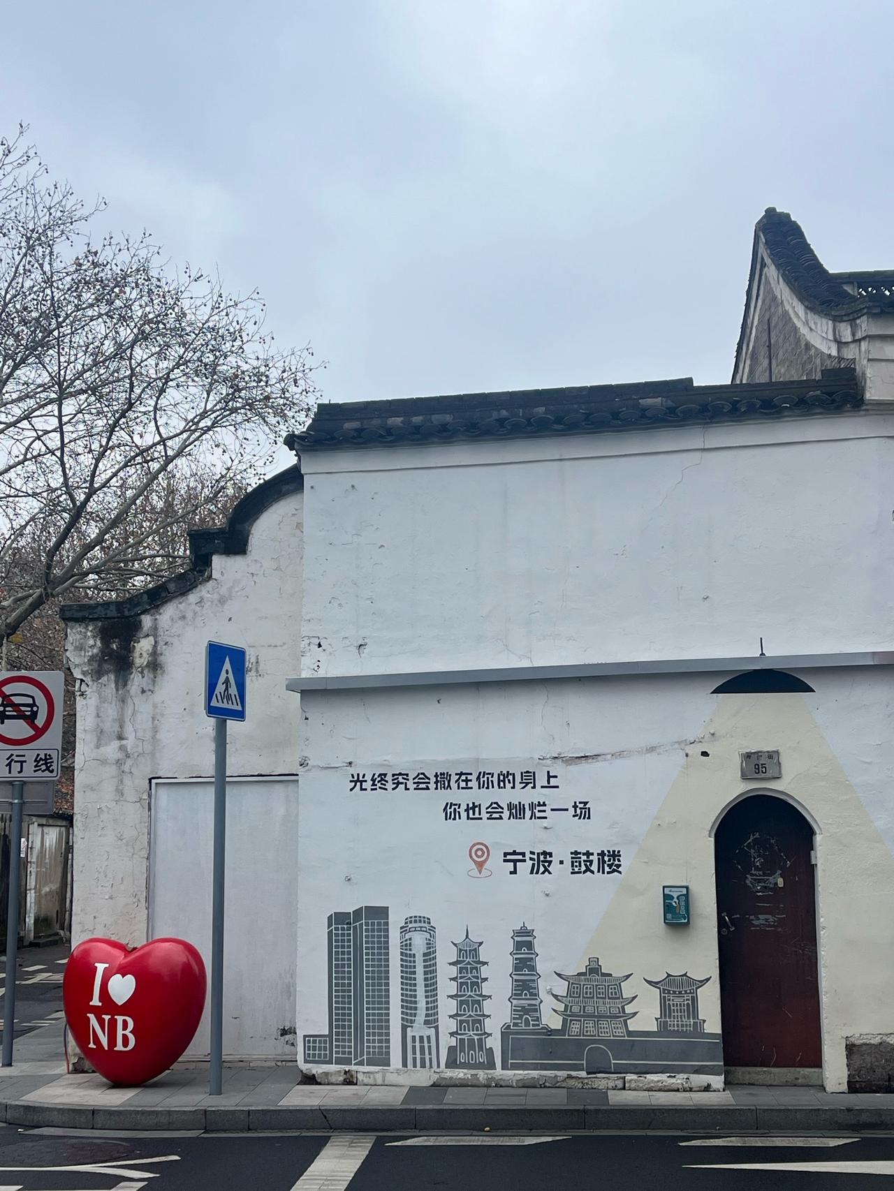 宁波城市要补齐短板，大力打造和引进高等教育；打造高端医疗；打造知名旅游IP，如常