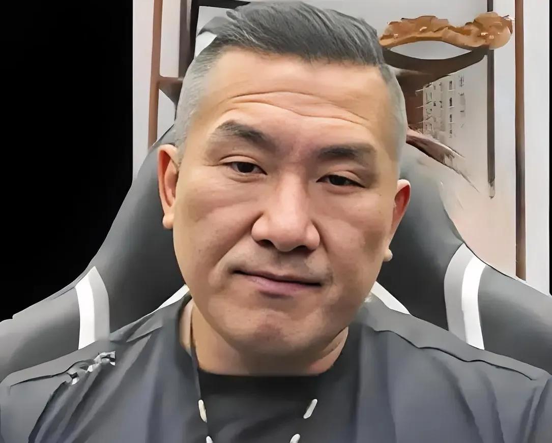 馆长说：我很诚实地跟台湾民众讲，大陆的朋友谈“武统”的比较多喔，他们根本就不在乎