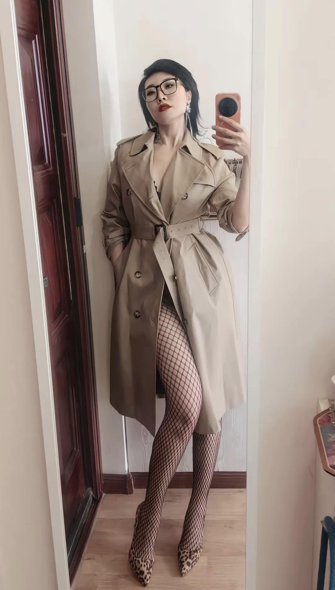 风衣极佳穿搭，上街回头率至少90%以上！[比心]