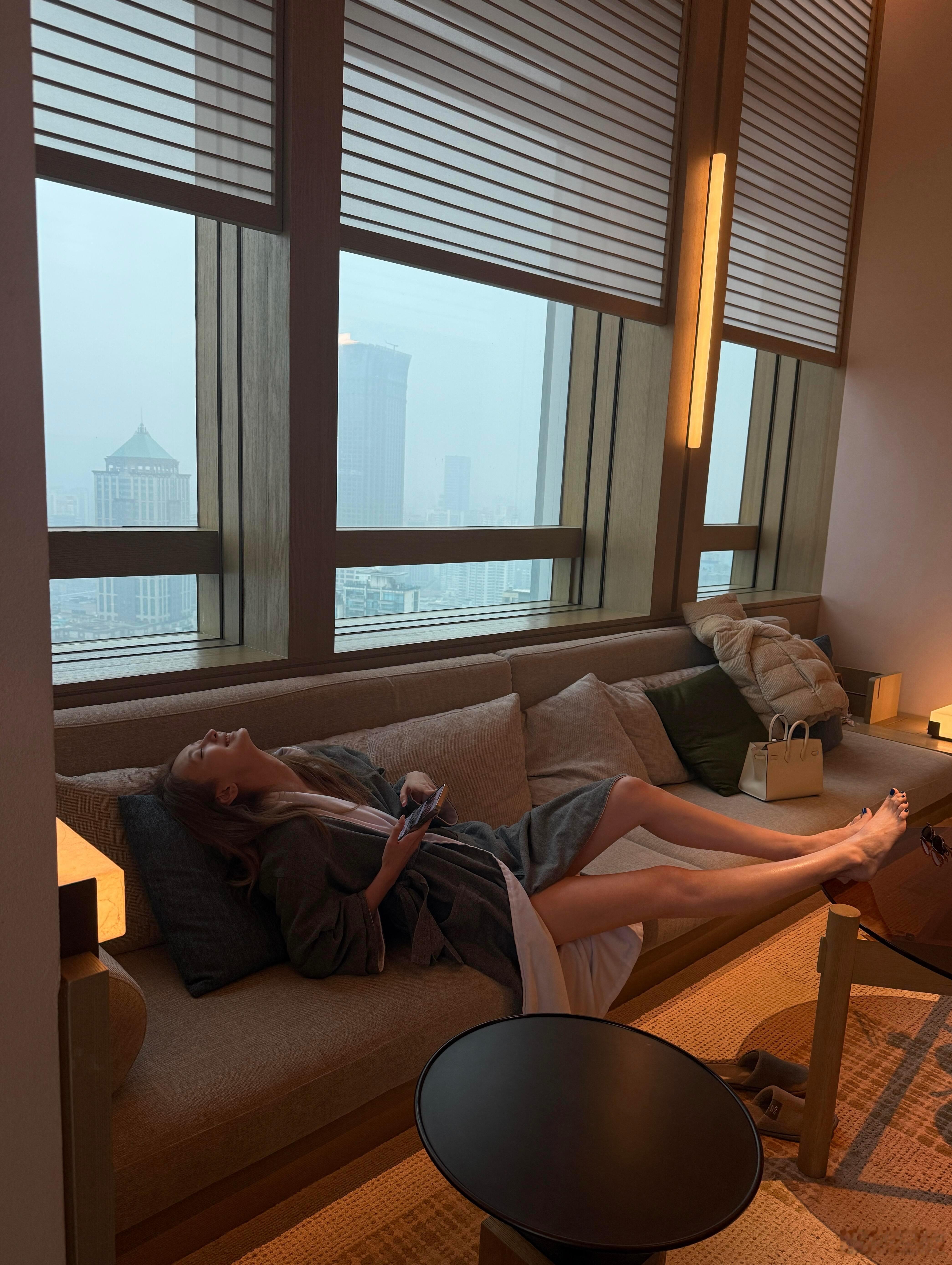 徐梓钧🤎酒店氛围感拍照