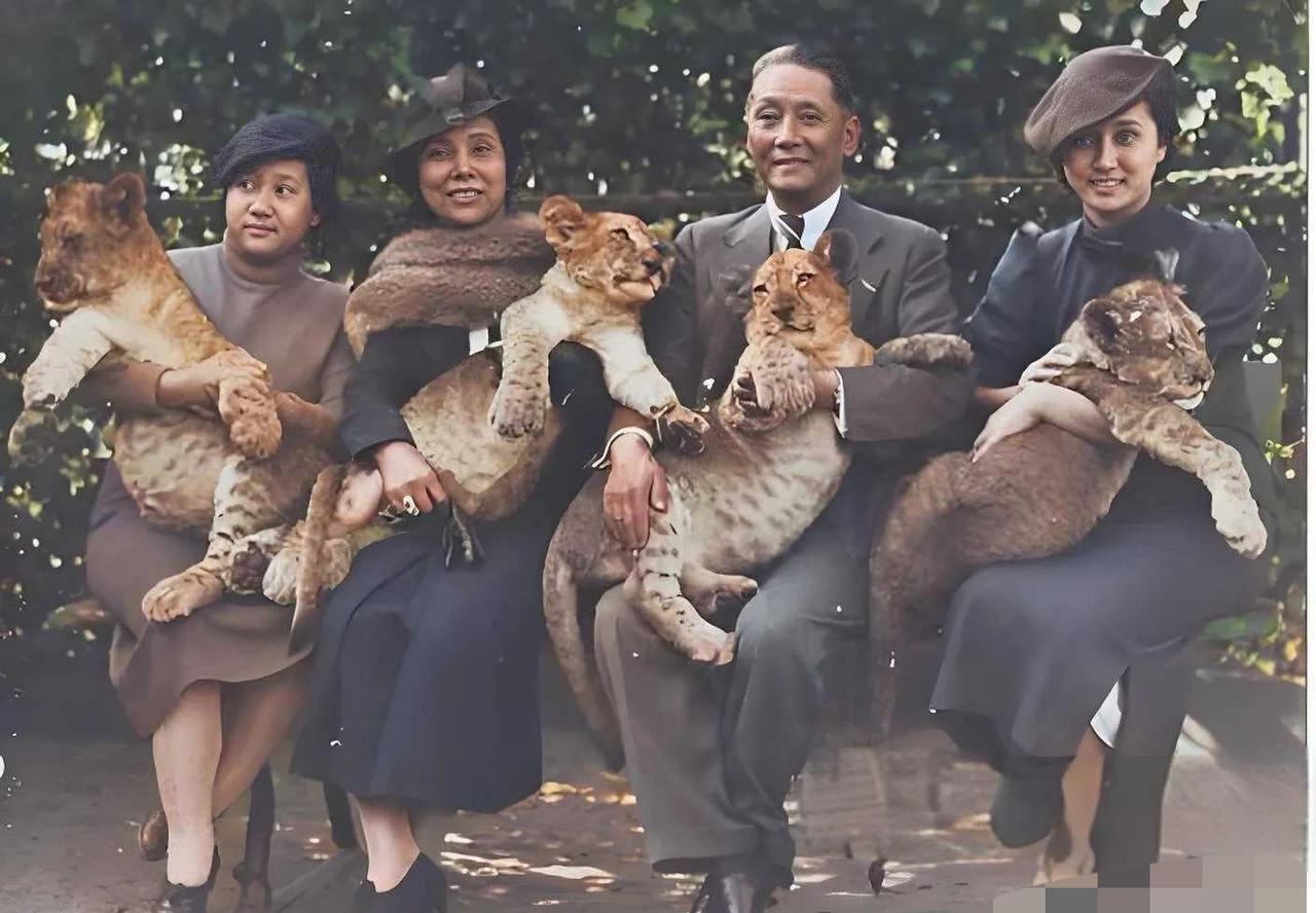 1936年，德国柏林，蒋英与父亲蒋百里、母亲佐梅及妹妹，一张珍贵合影。