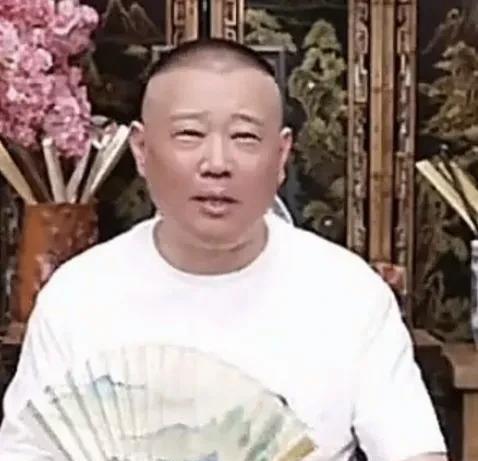 刘德华的谦逊成了郭德纲的口实刘德华接受内地娱乐记者采访时被问到：为何不愿意受邀