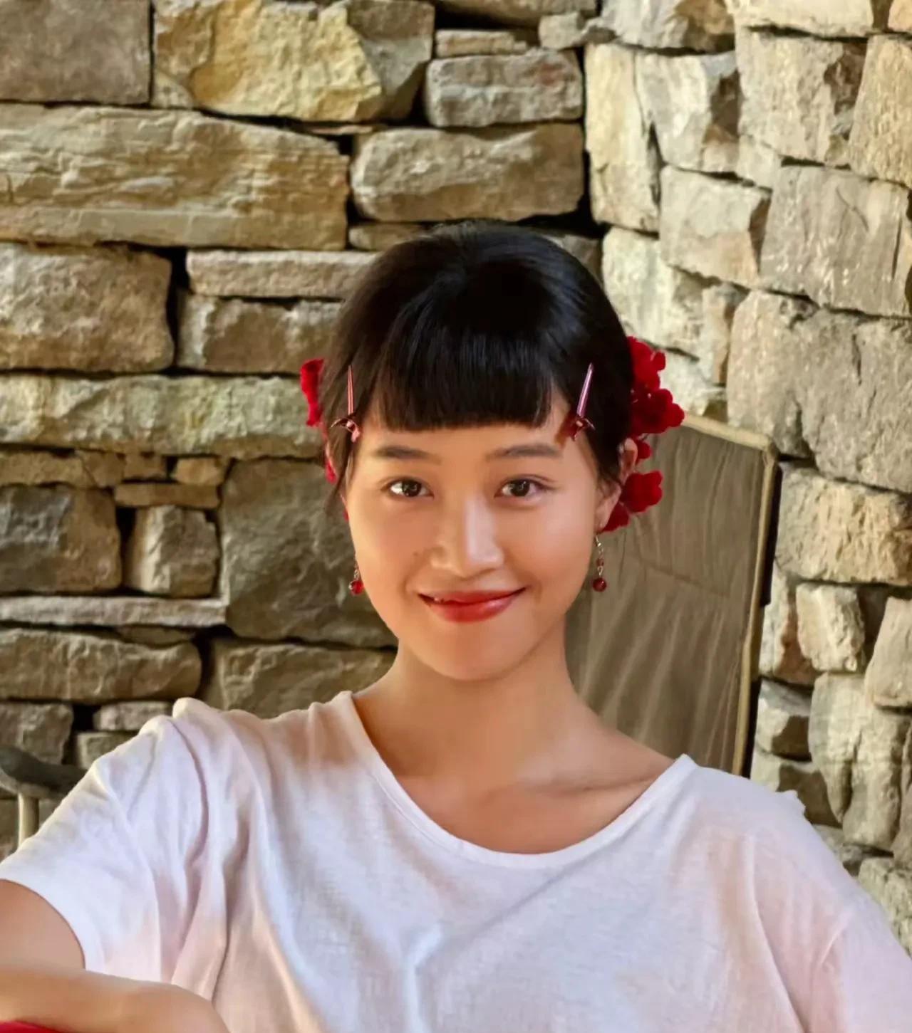 蓝盈莹为啥一直演不了女一，很简单的原因，不是她不漂亮，也不是没演技，而主要是