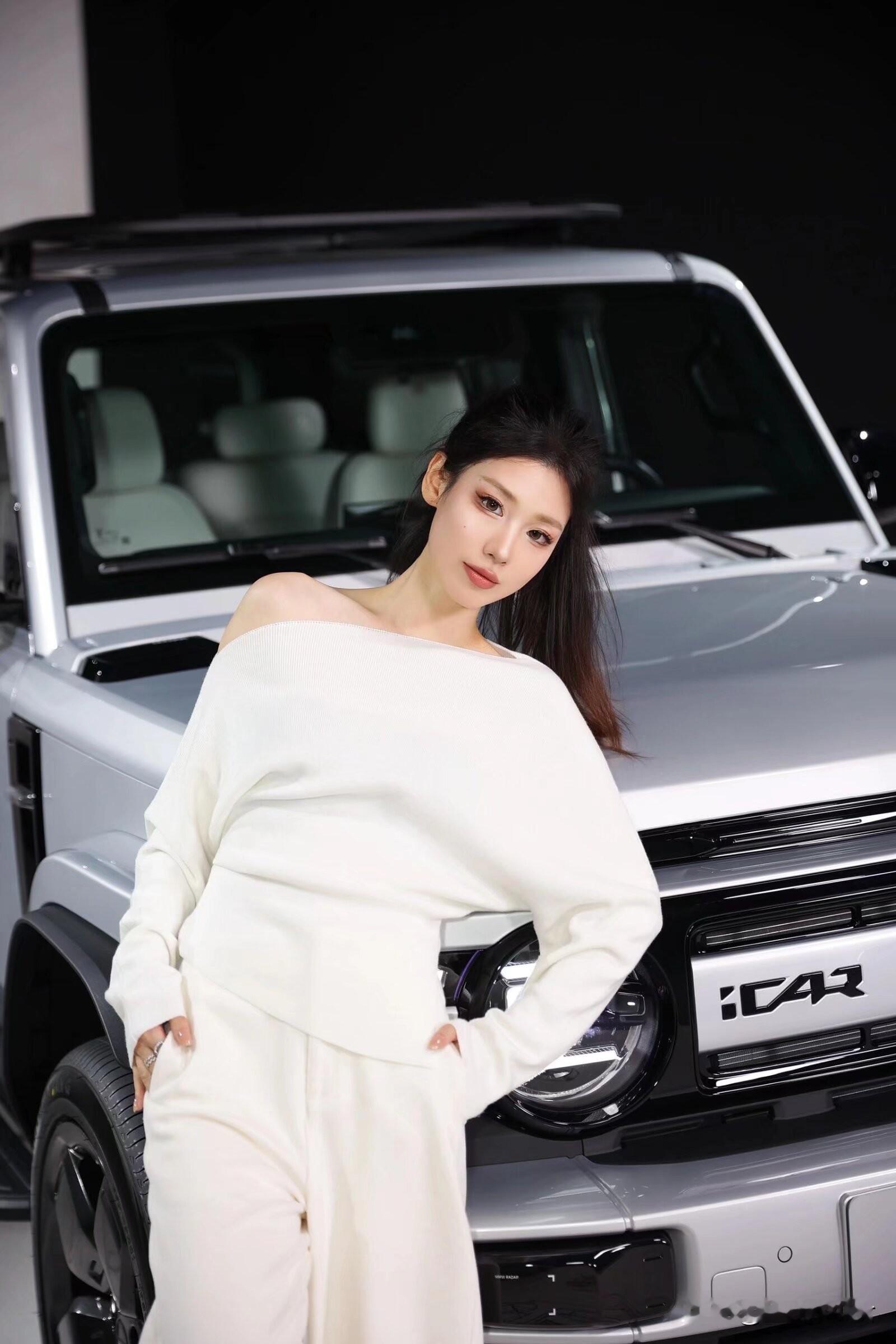 时尚女神，优雅迷人。