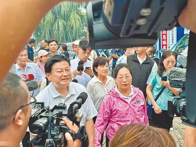 花莲罢免一役被视为傅崐萁政治生涯一大危机，除地方长期以来政敌反噬，更面对绿营铺天