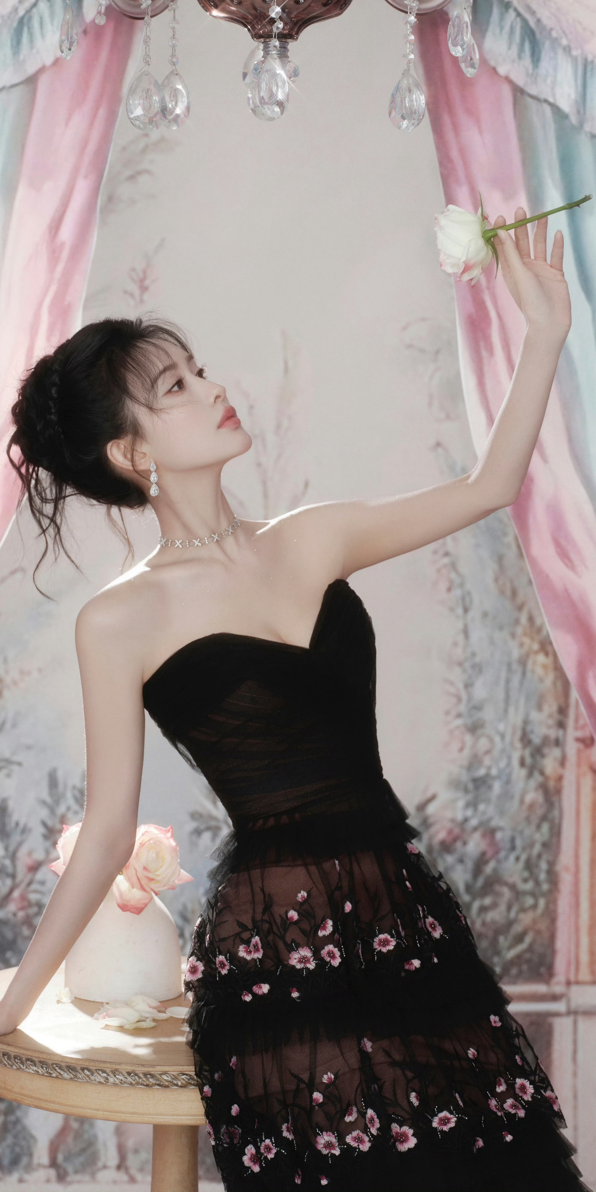 孟子义，玫瑰公主。孟子义