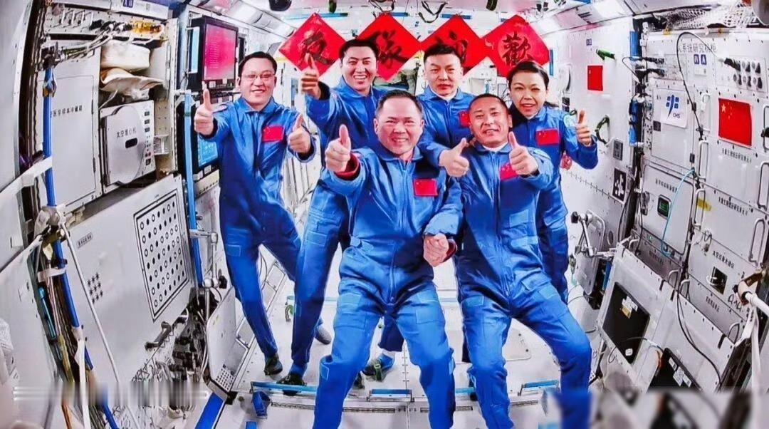 东风着陆场已做好准备，神舟21号任务的三名航天员很快就要返回家乡了。这趟出差熬了